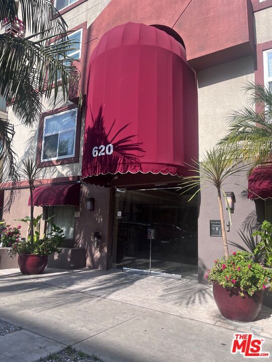 Property Photo: 620 S Gramercy Pl CA 90005