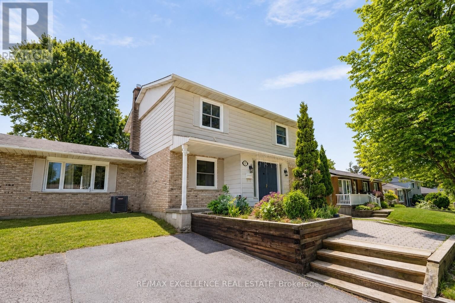 Property Photo:  27 Wadsworth Drive  ON N5C 3L3 