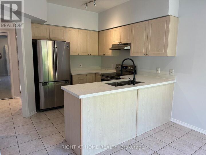 Property Photo:  7240 Village Walk  ON L5W 1V8 