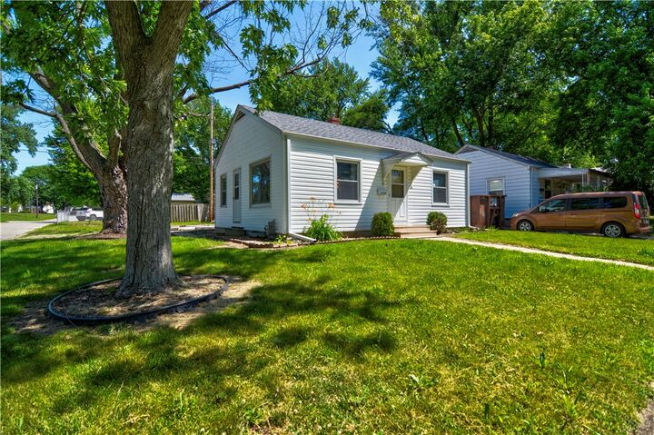 Property Photo: 2104 E Whitmer Street IL 62521