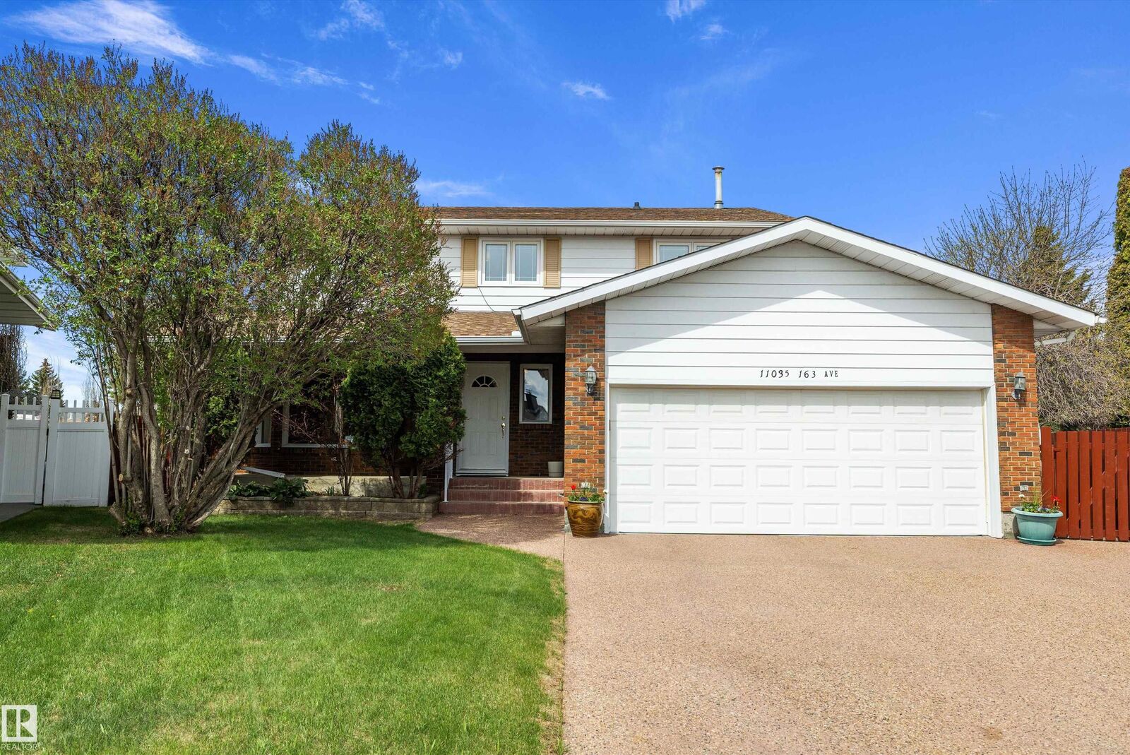 Property Photo:  11035 163 Avenue NW  AB T5X 2A2 