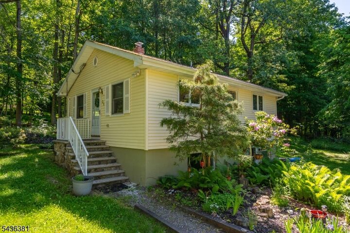 Property Photo: 35 Windy Bush Ln NJ 07871