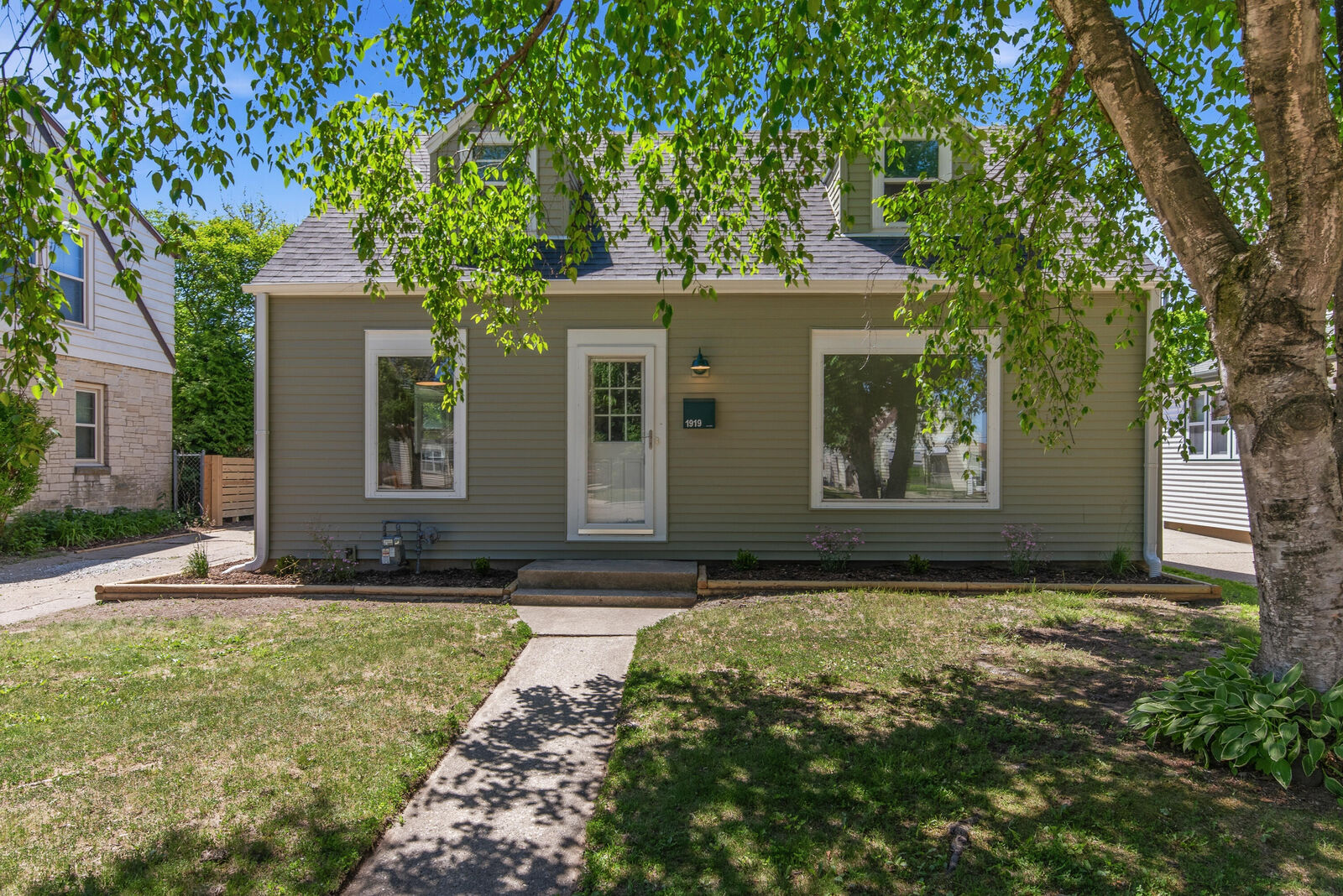 Property Photo:  1919 E Norwich Ave  WI 53235 