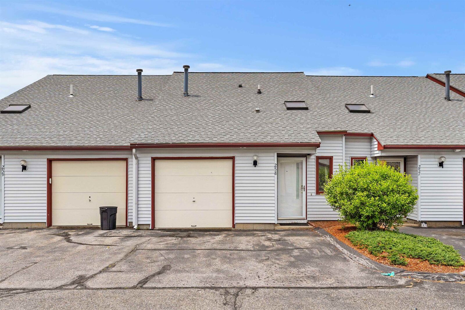 Property Photo:  258 Stonebridge Drive  NH 03063 