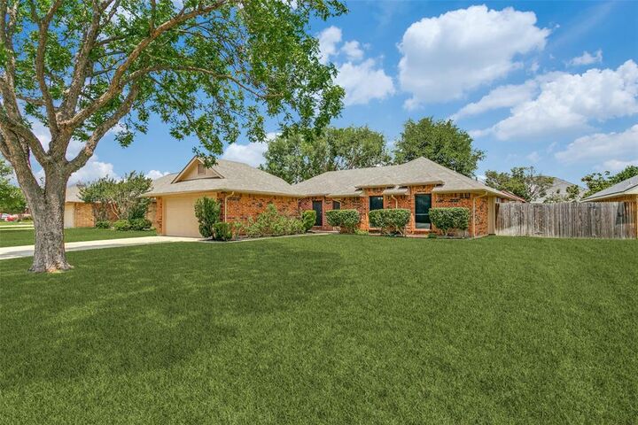 Property Photo: 20 Chimney Rock Drive TX 76262