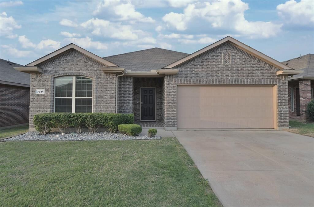 Property Photo:  7041 Seton Hall Drive  TX 76120 