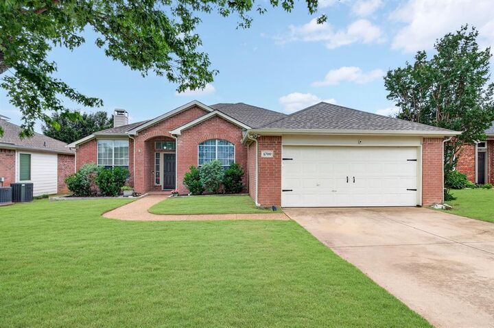 Property Photo: 1700 Birch Lane TX 76210