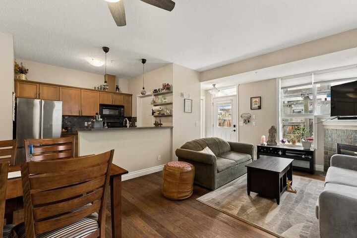 Property Photo:  2001 34 Avenue SW 12  AB T2T 2C4 