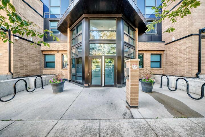 Property Photo: 303 13 Avenue SW 1003 AB T2R 0Y9