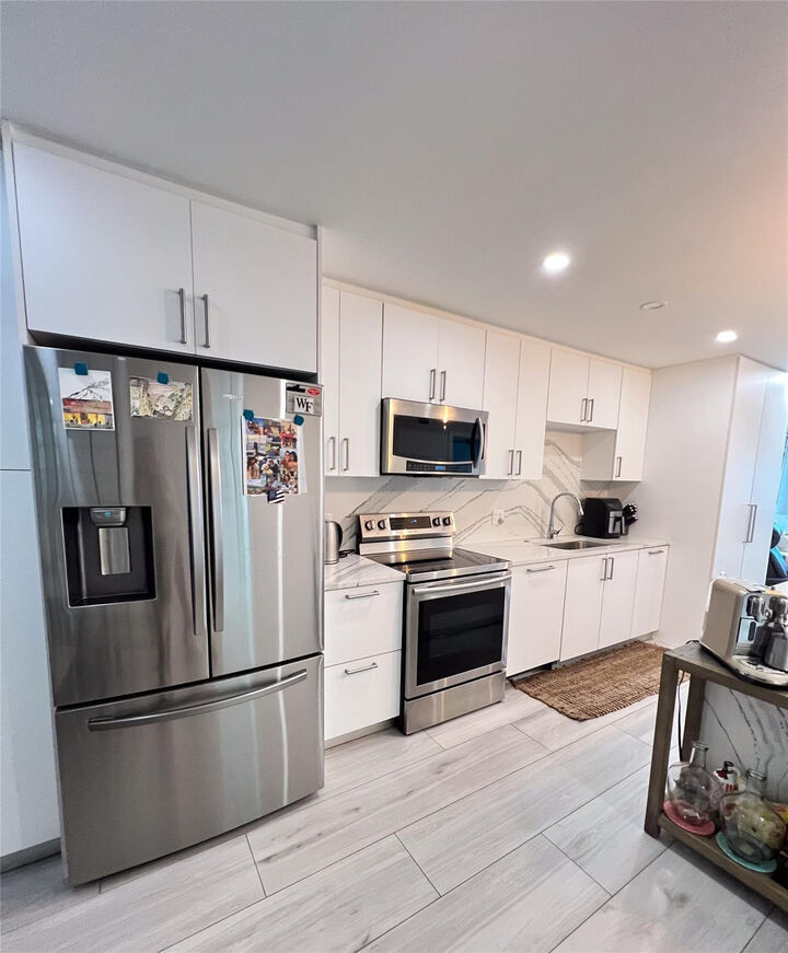 Property Photo:  2115 NE 37th Drive 121  FL 33308 
