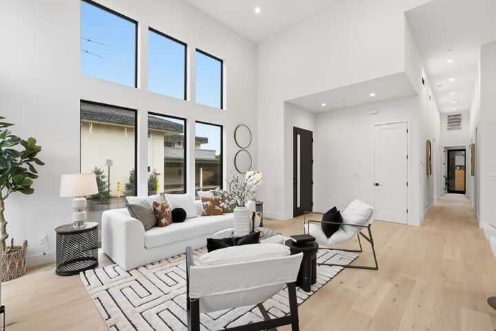 Property Photo: 702 Ellsworth Place CA 94306