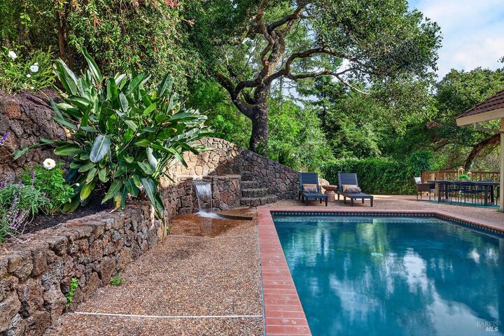 Property Photo:  7 Guisela Court  CA 94945 