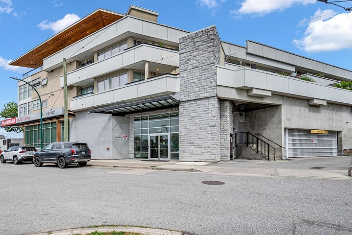 4338 Commercial Street 211 — photo 1
