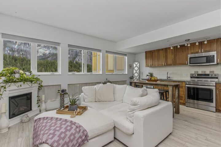 Property Photo:  37841 Cleveland Avenue 408  BC V8B 0S8 