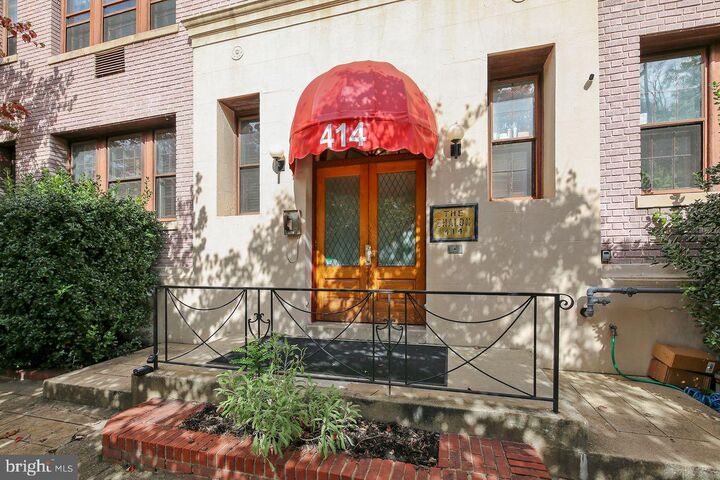 Property Photo:  414 Seward Square SE 104  DC 20003 