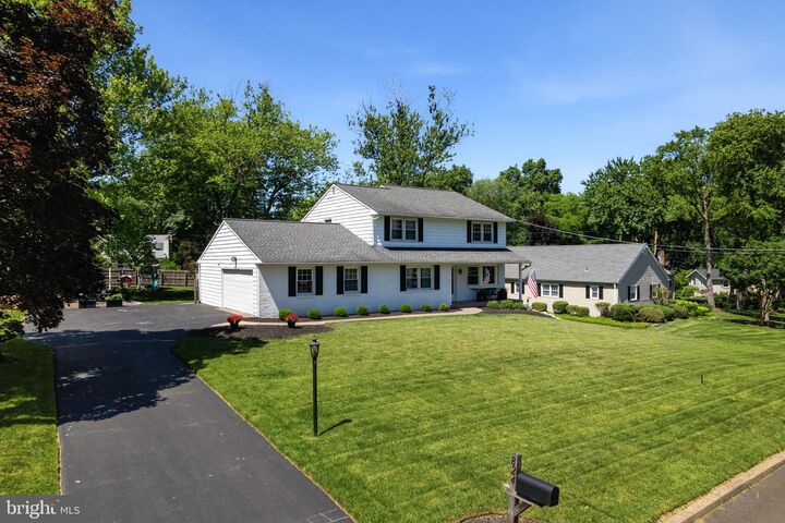 Property Photo:  824 Queens Drive  PA 19067 