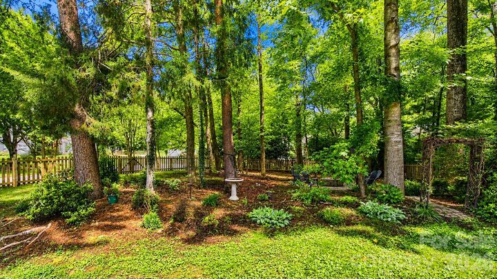 Property Photo:  6901 Daerwood Place  NC 28215 