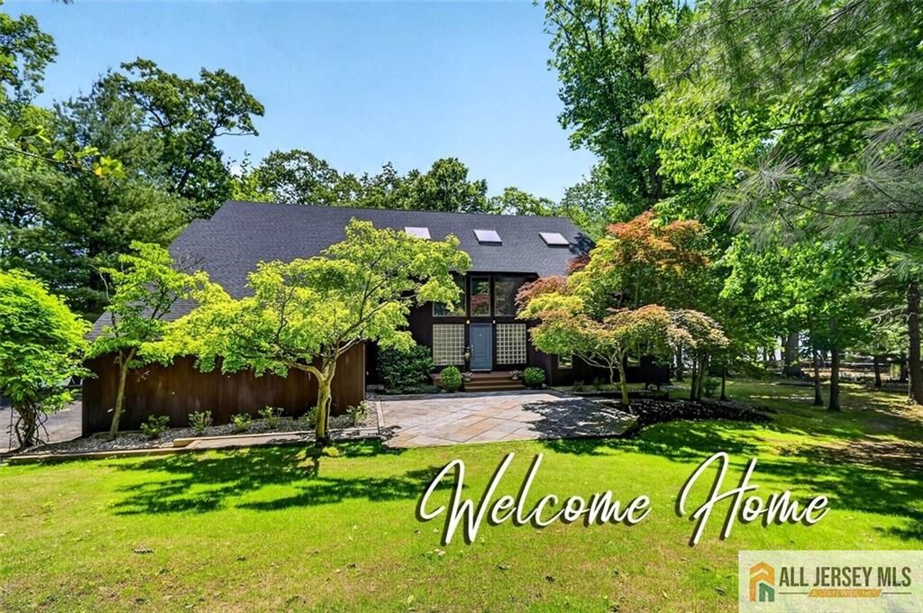 Property Photo:  5 Pershing Court  NJ 08902 