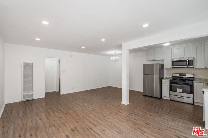 Property Photo:  7550 Fountain  CA 90046 