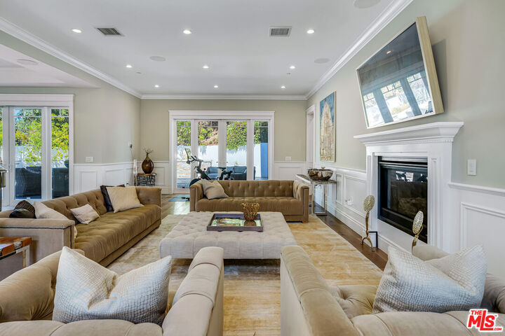 Property Photo: 19633 Wells Dr CA 91356