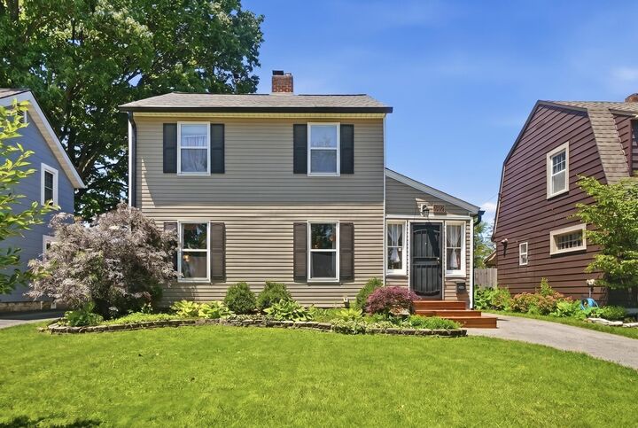 Property Photo:  587 Wiltshire Road  OH 43204 