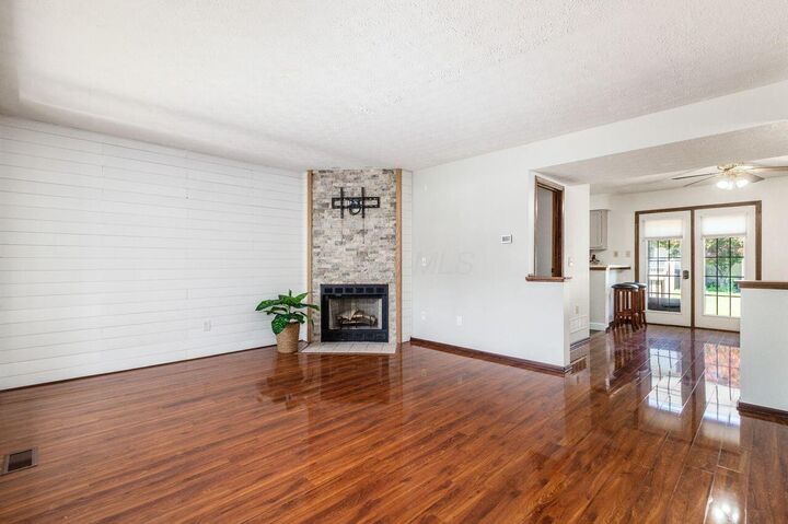 Property Photo:  1252 Somerset Way  OH 43147 