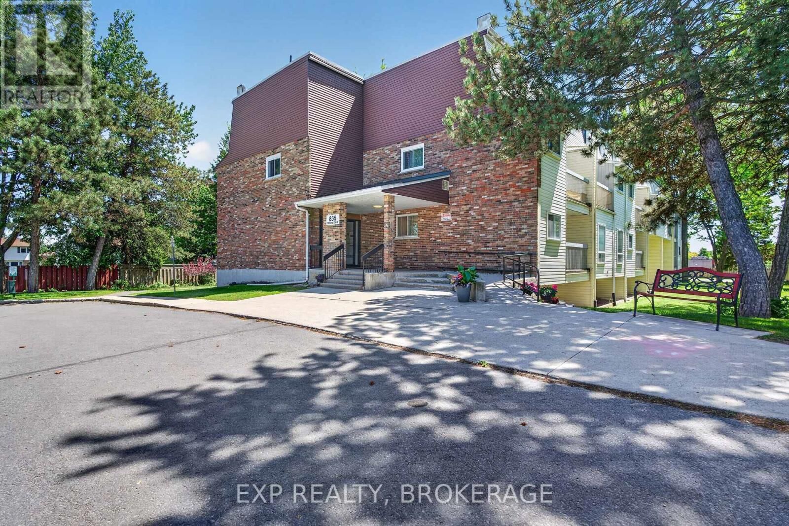 Property Photo:  835 Milford Drive 105  ON K7P 1A7 