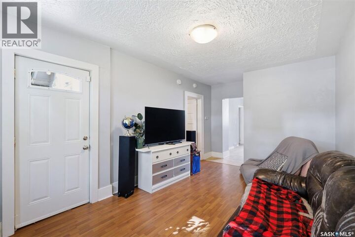 Property Photo: 921 H Avenue N SK S7L 2C4