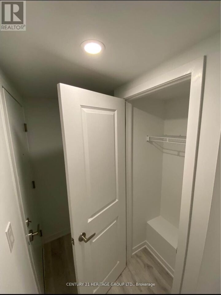 Property Photo:  10 Marquette Avenue South A3  ON M6A 0E1 