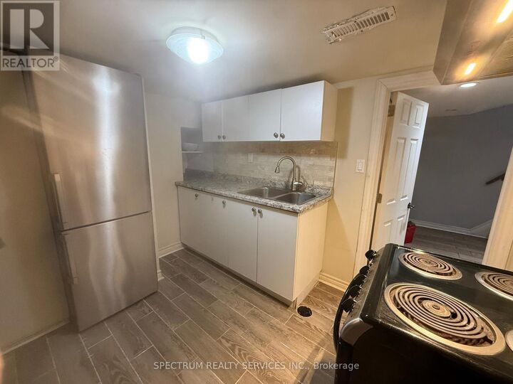 Property Photo:  54 Delemere Avenue  ON M6N 1Z7 