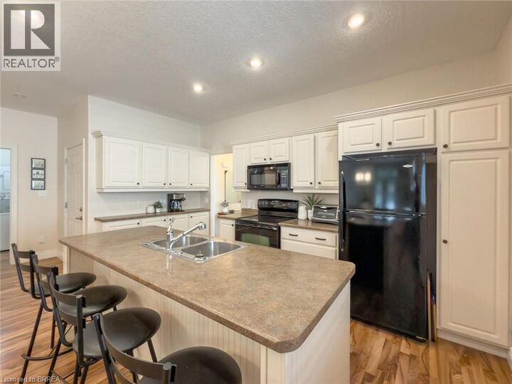 Property Photo:  95 North Park Street 2  ON N3R 4K2 