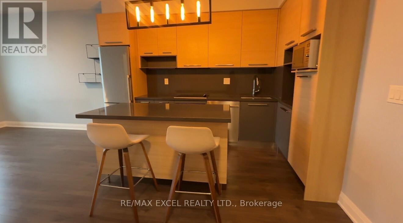 Property Photo:  36 Park Lawn Road 4006  ON M8V 0E5 