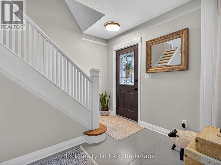 Property Photo:  52 Forsyth Street  ON K0K 2M0 
