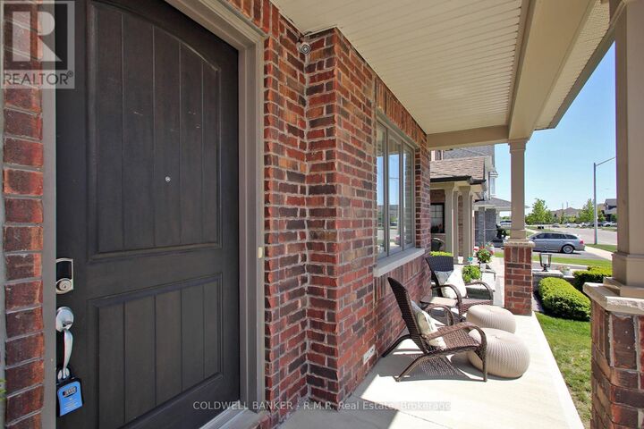 Photo de la propriété:  376 Northglen Boulevard  ON L1C 7E2 