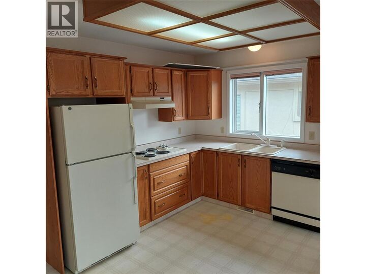 Property Photo: 595 Yates Road 114 BC V1V 1P8