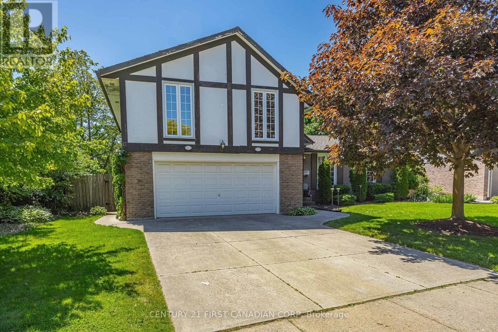Property Photo:  923 Farnham Road  ON N6K 1S2 