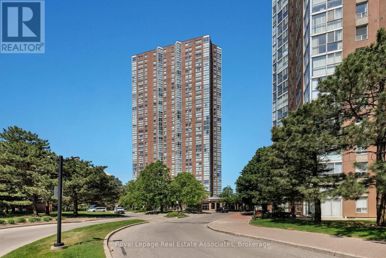 Property Photo:  7 Concorde Place 411  ON M3C 3N4 