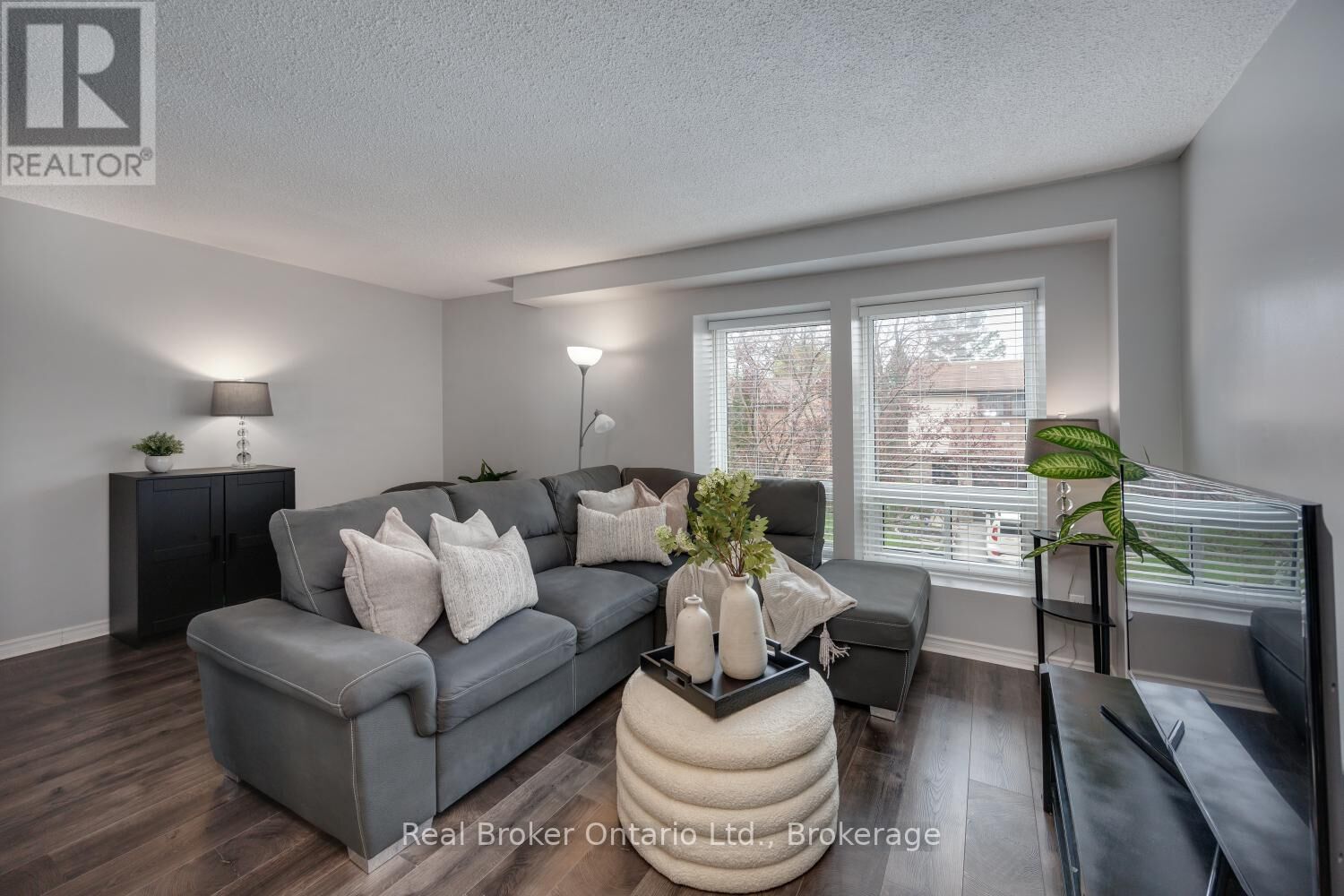 Property Photo:  220 Ormond Drive 30  ON L1G 6T5 