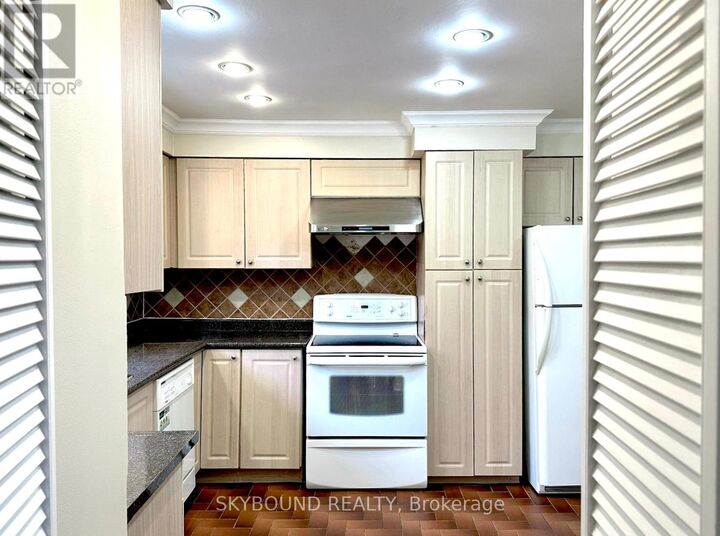 Property Photo:  33 Yatesbury Road Room 2  ON M2H 1G1 