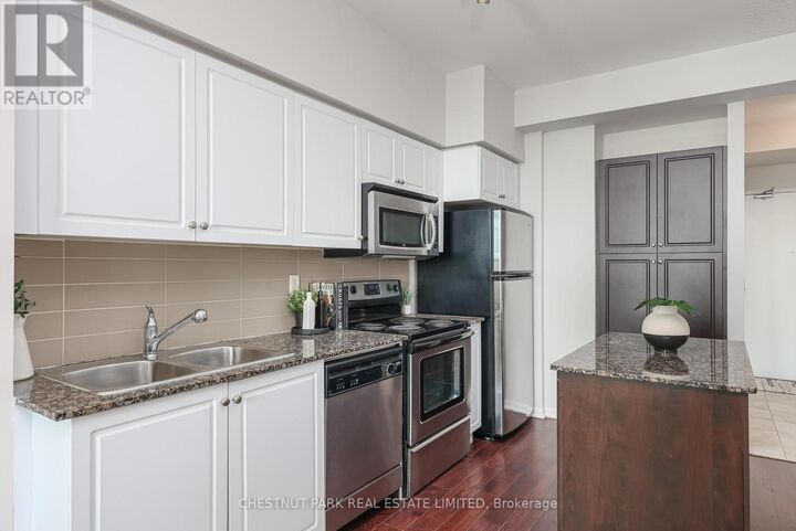 Property Photo: 215 Fort York Boulevard 808 ON M5V 4A2