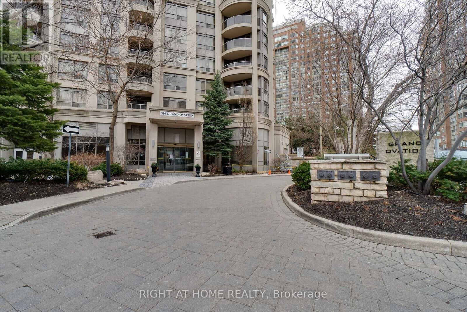 Property Photo:  310 Burnhamthorpe Road 1713  ON L5B 4P9 