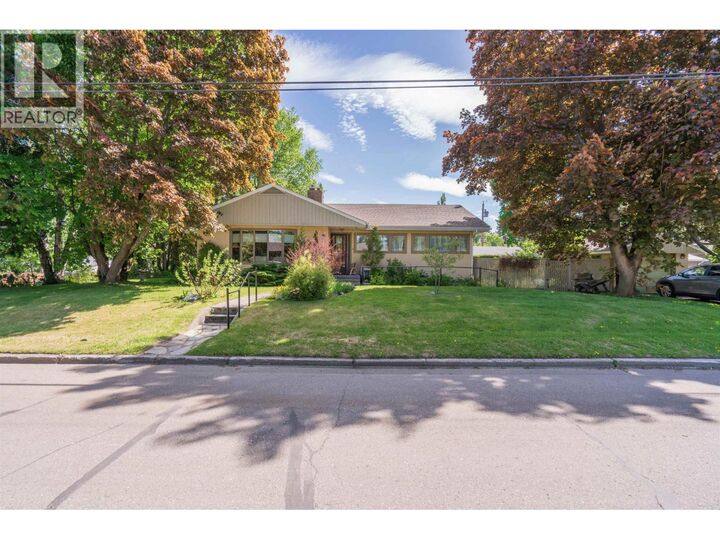 Property Photo:  125 15th Avenue  BC V2L 3W3 