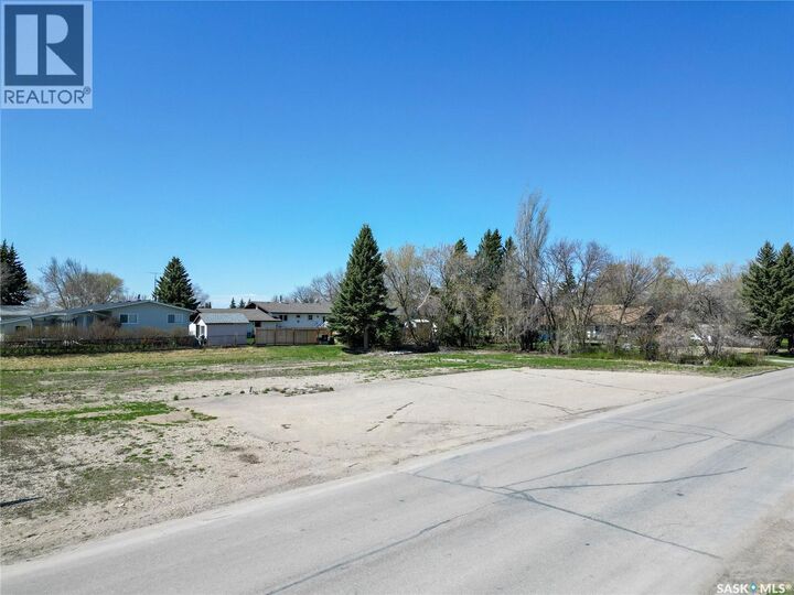 Property Photo:  1609 - 1617 Broadway Avenue  SK S0G 3N0 