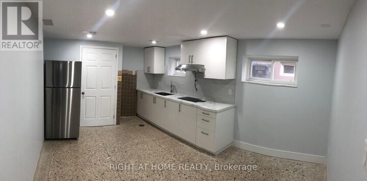 Property Photo:  3631 Molly Avenue  ON L5A 3G5 