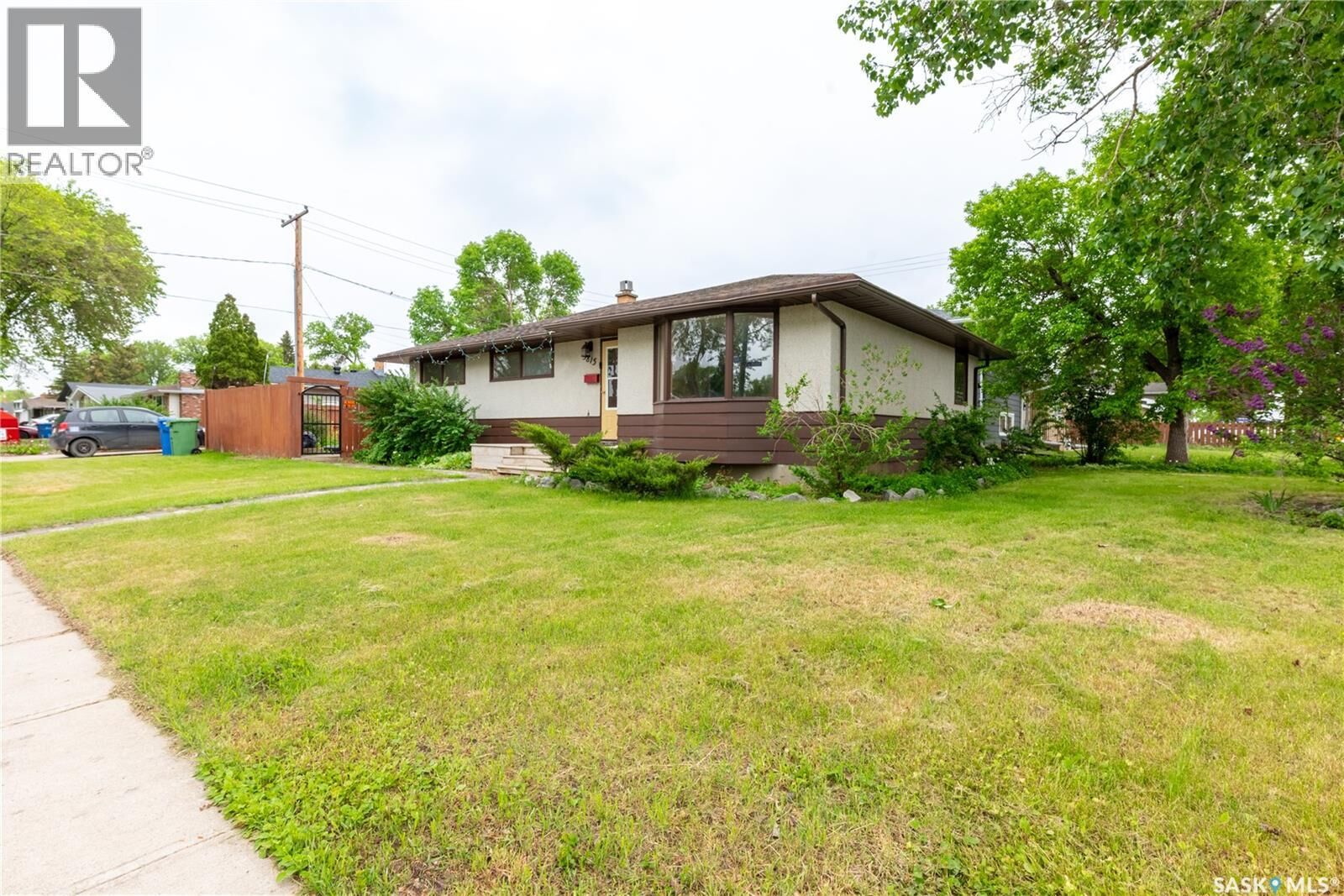 Property Photo:  3815 Van Horne Avenue  SK S4S 1M5 