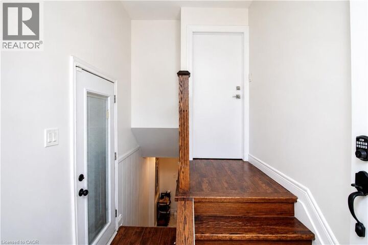 Property Photo:  103 McAnulty Boulevard Upper  ON L8H 3H3 
