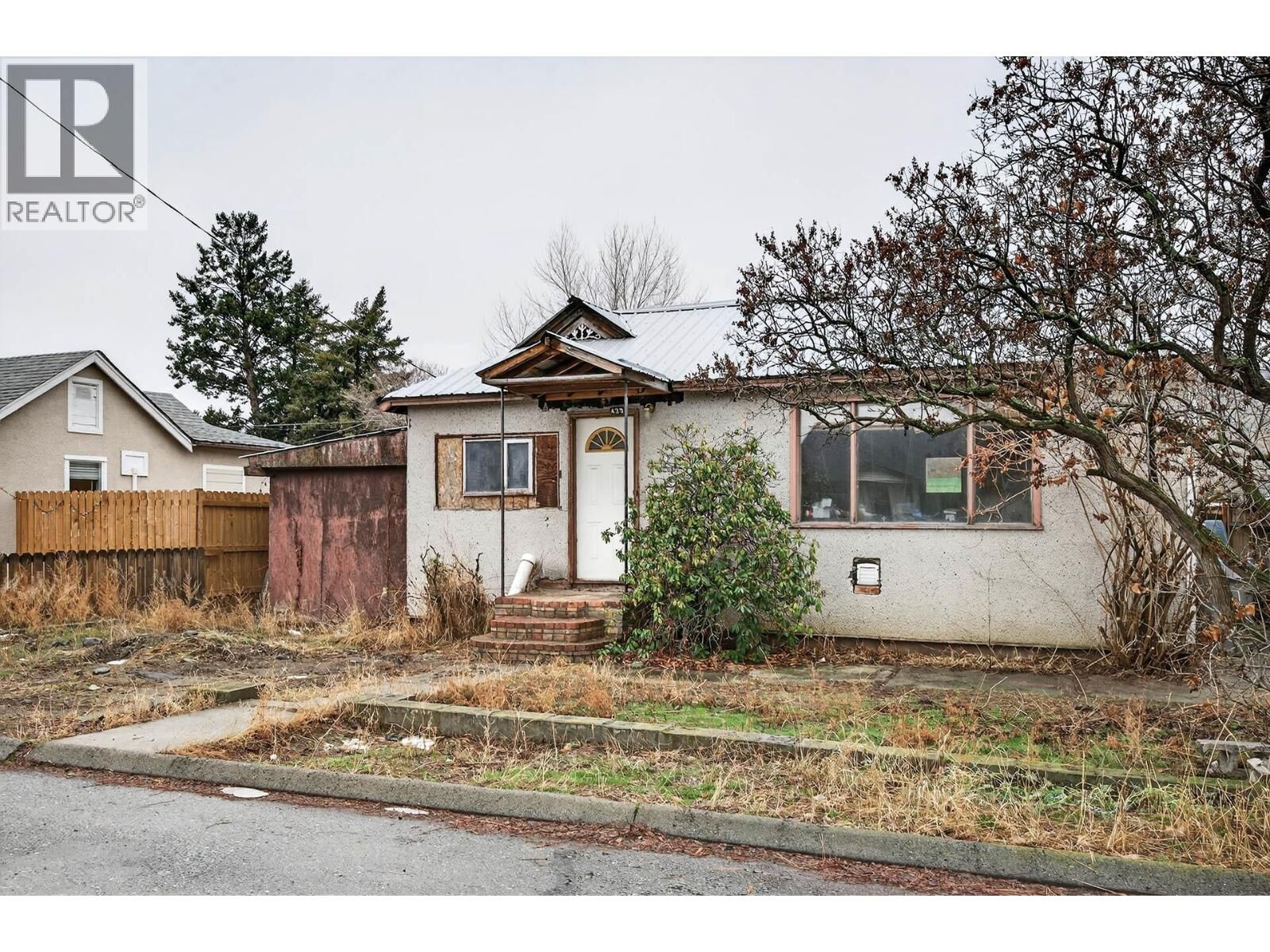Property Photo:  439 Campbell Avenue  BC V2B 3R8 