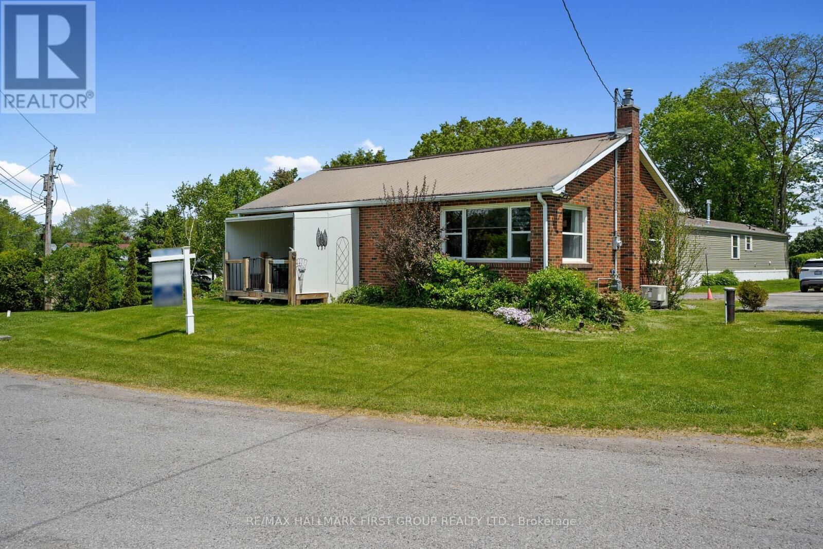 Property Photo:  2 Park Lane  ON K9A 0X9 