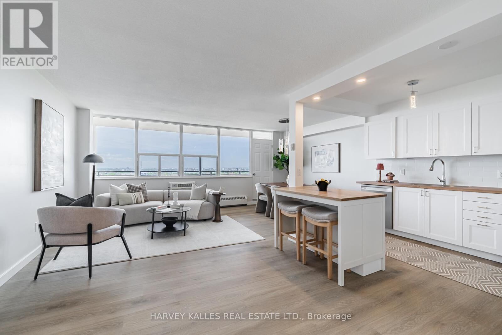Property Photo:  155 Marlee Avenue 2204  ON M6B 4B5 
