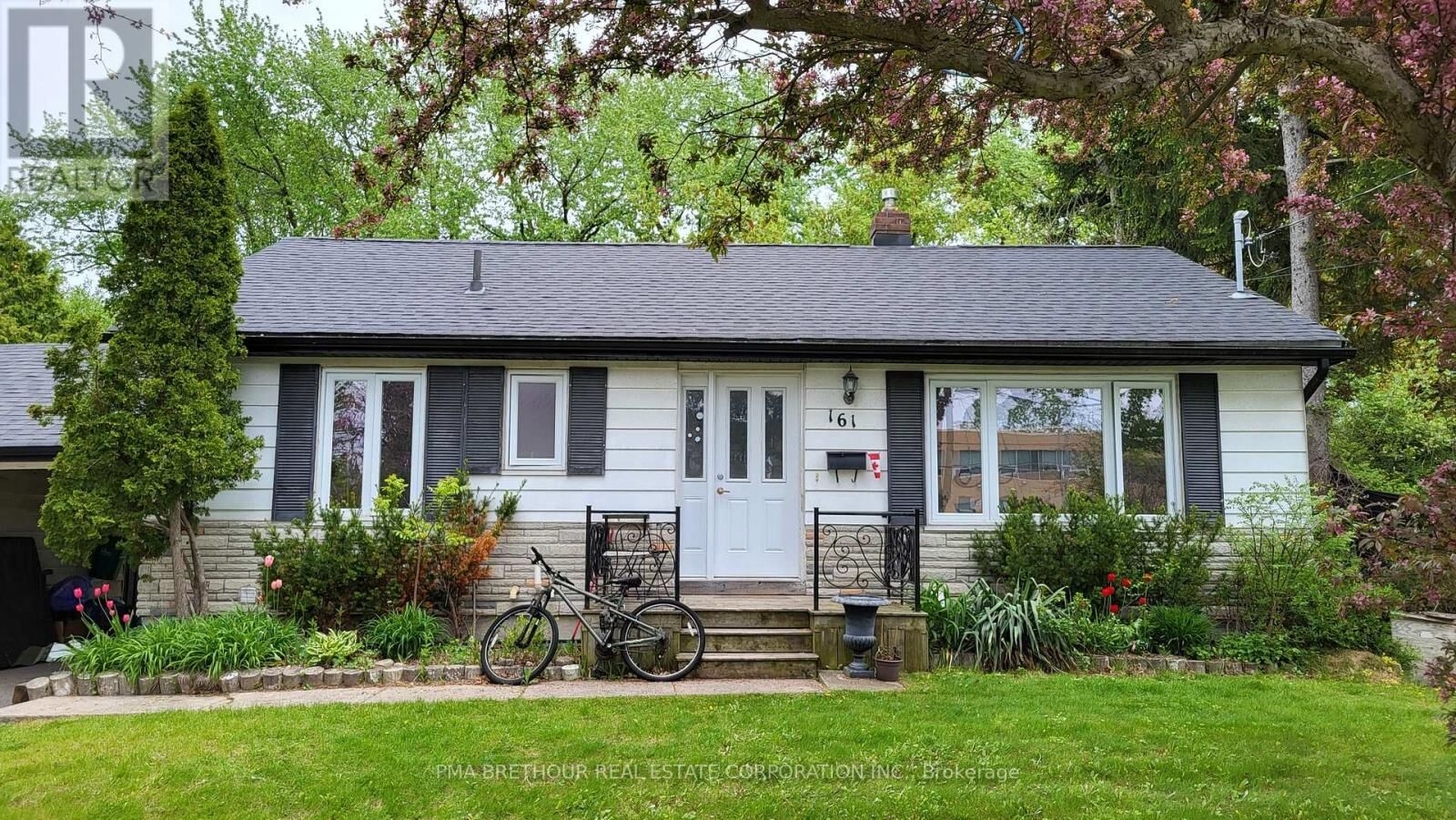 Property Photo:  161 Henderson Avenue  ON L3T 2L6 